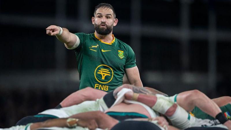 Cobus Reinach directs a scrum