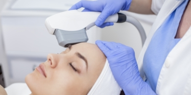 Salon-grade ultrasound cleansing device