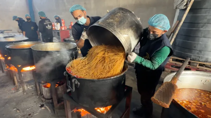 Gaza’s aid kitchens ramp up as ceasefire allows more food, but essential ingredients remain scarce