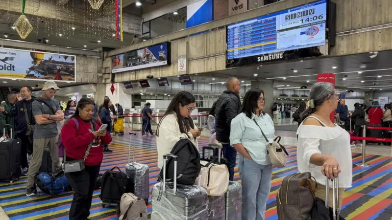 Venezuela orders international airlines to resume flights within 48 hours as tensions with the US escalate