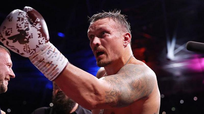 Oleksandr Usyk celebrates after beating Daniel Dubois