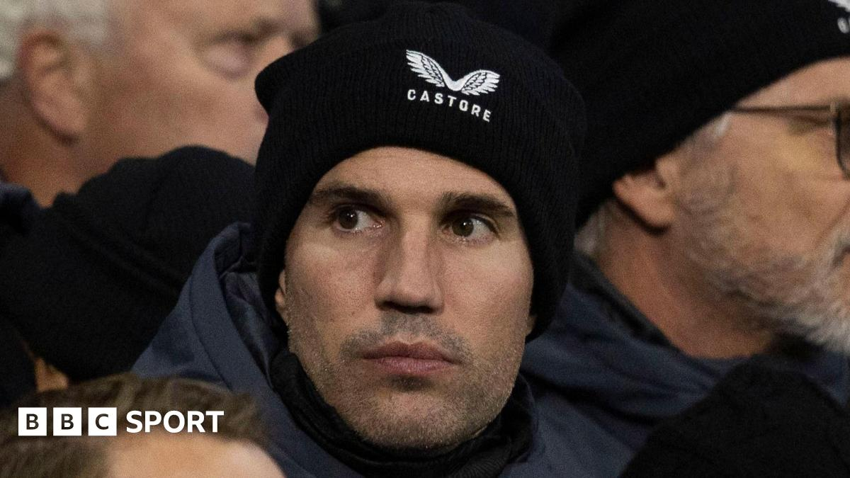 Van Persie Under Pressure as Feyenoord Host Celtic in Key Europa League Showdown