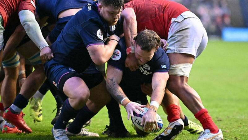 Ewan Ashman scores a try