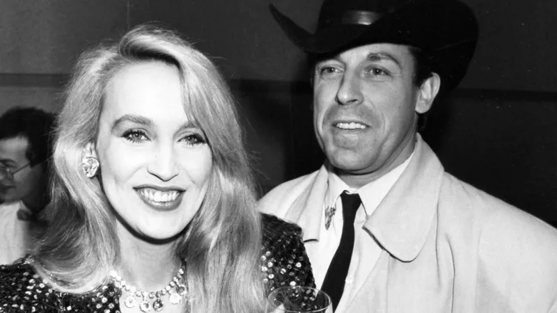 Antony Price: Bowie va Duran Duran uchun dizayner vafoti, 80 yoshda