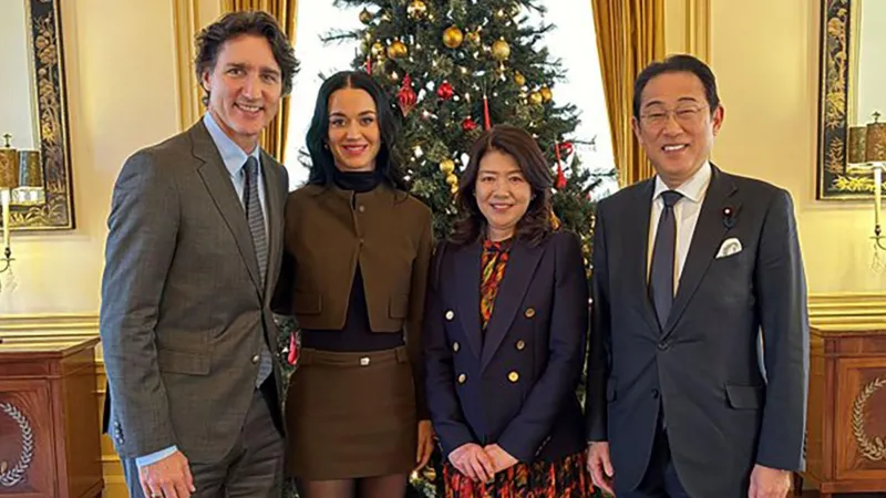 Justin Trudeau, Katy Perry, Fumio Kishida, and Yuko Kishida in a room with a Christmas tree