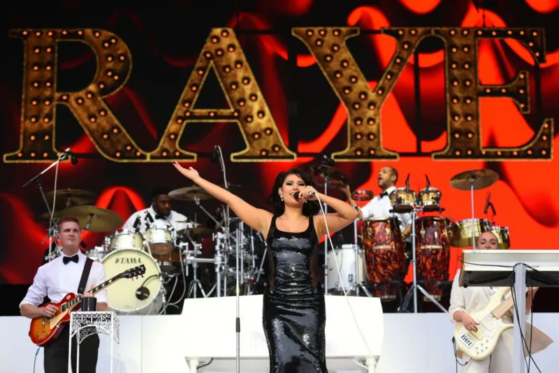 Raye stage