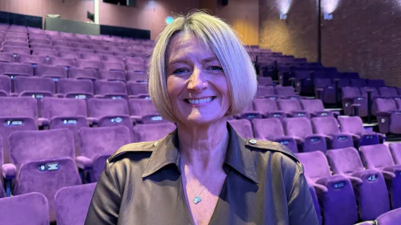 Solihull va Bromsgrovdagi teatrlar pantomima bilan yana ochildi