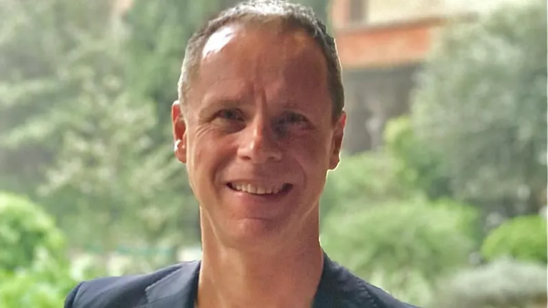 Jersi Opera Uyi yangi bosh direktorini tayinladi, ta'mir yakunlandi