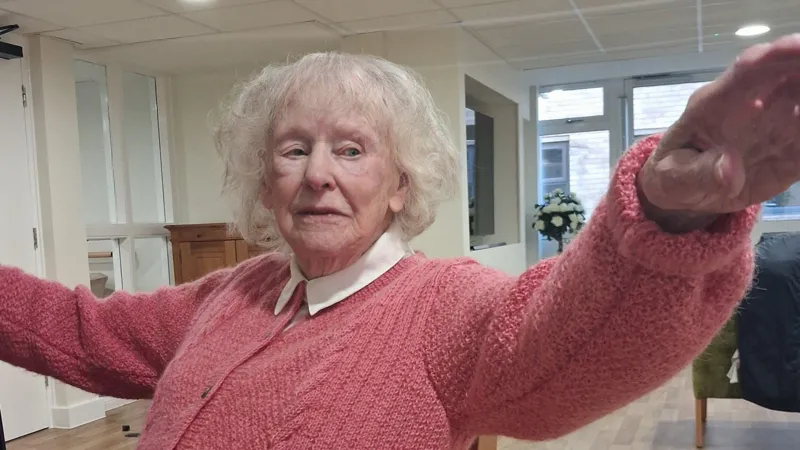 Yorkda 102 yoshli ayol: Raqs bilan umrini kengaytirdi