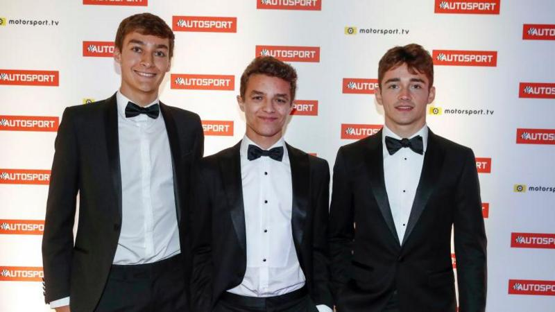 Georgi Russel, Lando Norris va Karlos Leclerc - barcha smokin kiyimda - 2017 Autosport Award marosimida