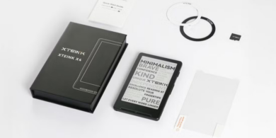 Xteink X4 ringan dan kompak